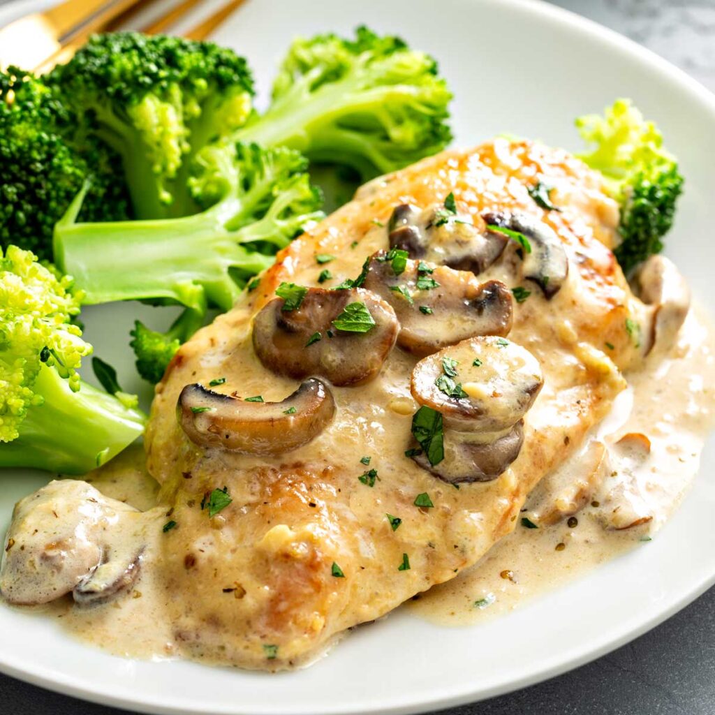 Creamy Mushroom Chicken, Creamy mushroom chicken recipe, Easy creamy mushroom chicken, Creamy mushroom chicken pasta, Creamy mushroom chicken breast, Creamy mushroom chicken thighs, Creamy mushroom chicken with rice